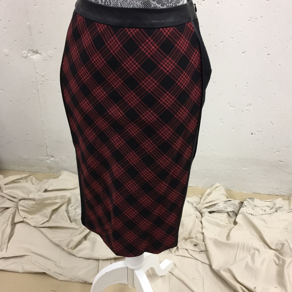 Limited pencil skirt